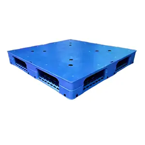 Moisture-resistant plastic pallets outdoor use.webp