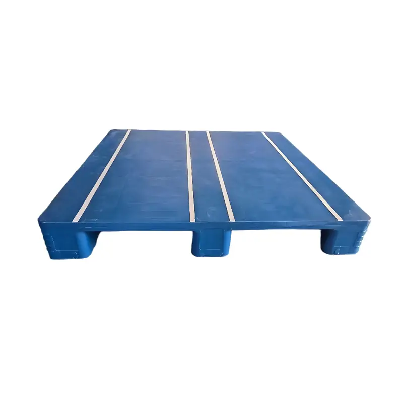 Smooth closed deck & optional anti-slip strips