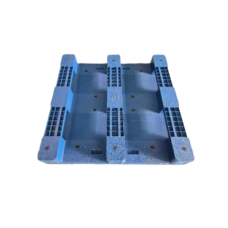 Four-way entry rounded anti-collision pallet base
