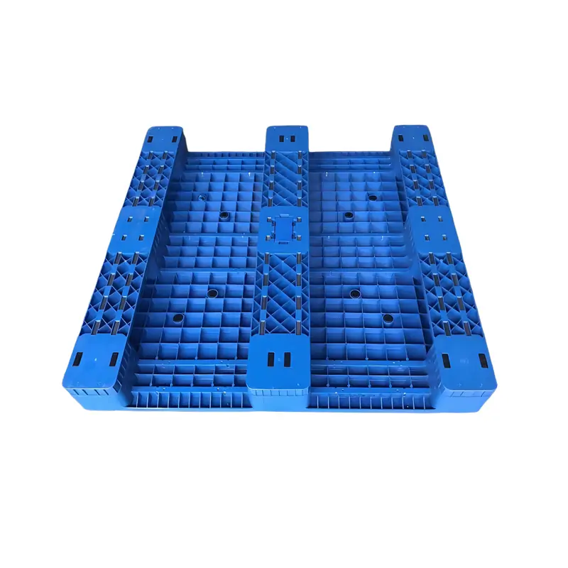 bottom view 3 runners plastic pallet