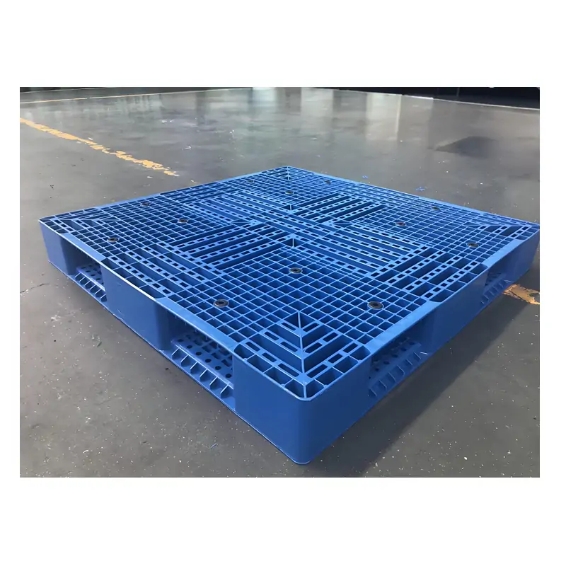 the double - sided open deck design of the pallet
