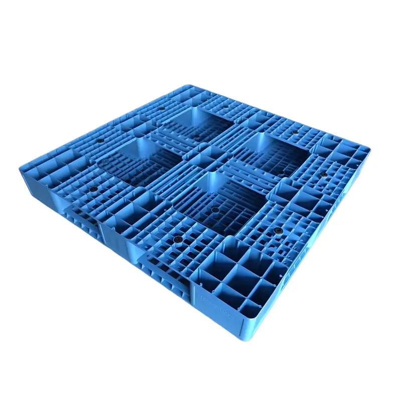 Close-up of 6 runners for stability on plastic pallet